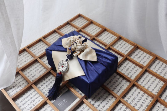 Floral Double Sided Bojagi (Deep Ivory / MidnightBule)