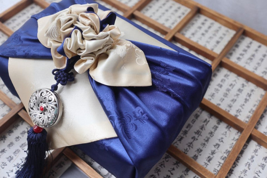 Floral Double Sided Bojagi (Deep Ivory / MidnightBule)