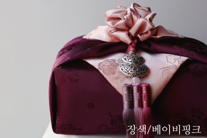Reusable Korean bojagi gift wrap made with high-quality fabric. Inspired by traditional Korean wrapping cloth, it offers a sustainable, elegant, and heartfelt way to present meaningful gifts for all occasions.